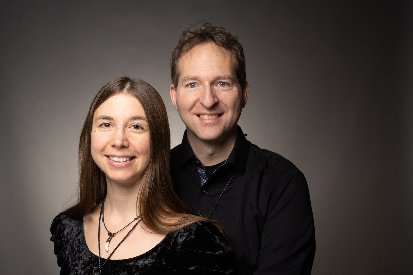 Mark Hosak und Eileen Wiesmann · Umarmung · Studio