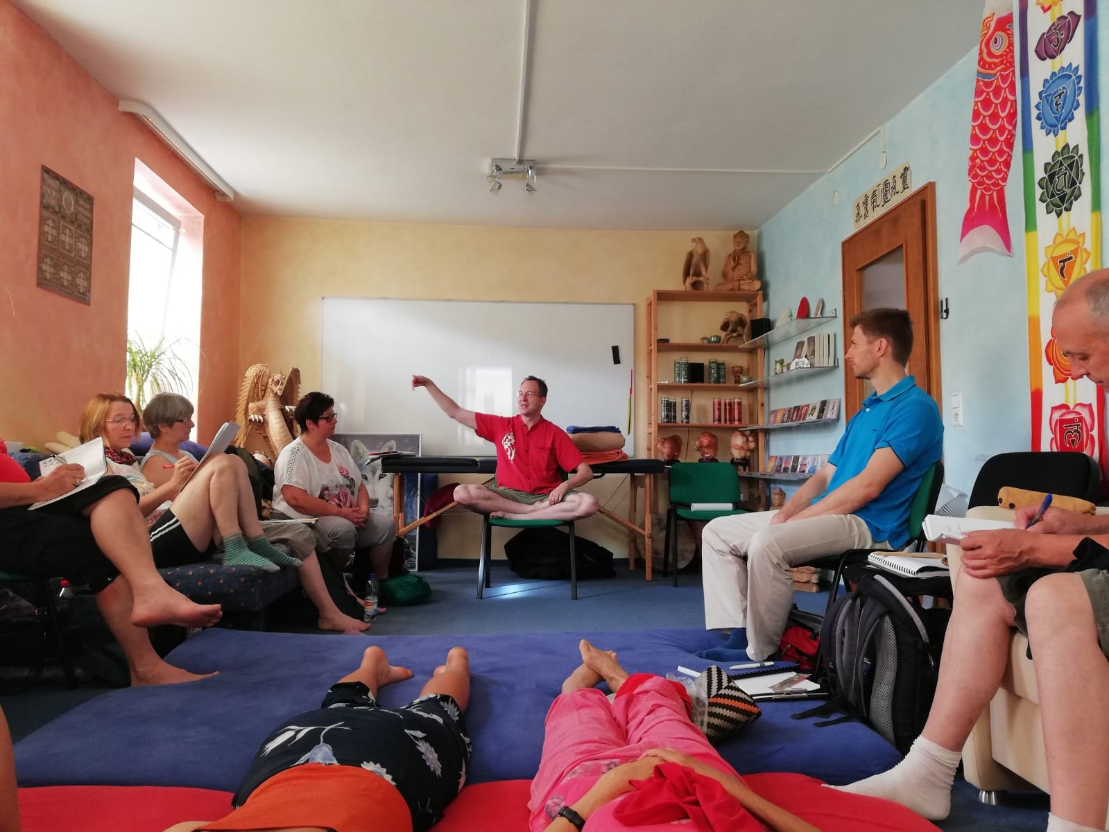 Wegbegleitende bei Shingon-Reiki-Praxis im Institut