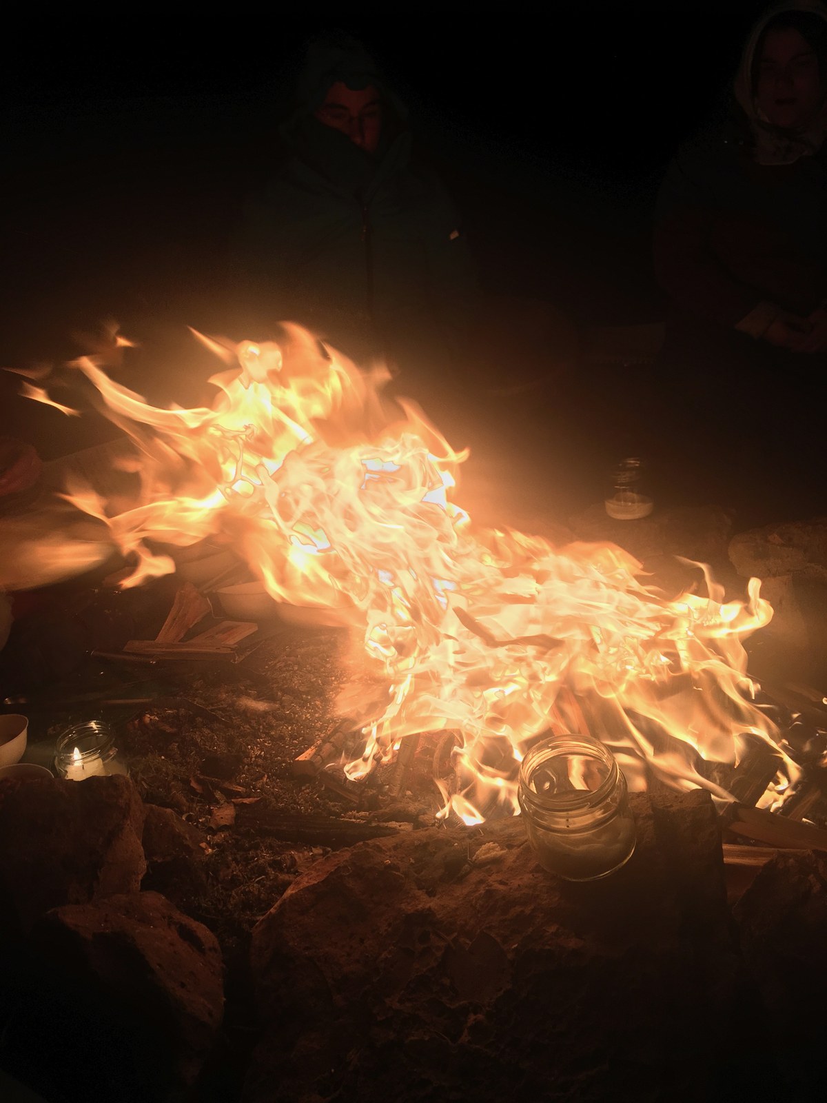 Goma-Feuer-Ritual bei Nacht · heilige Flamme der Shingon-Tradition